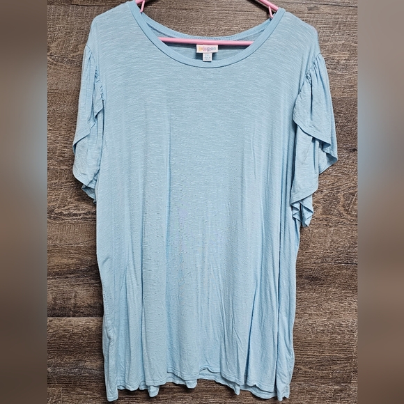 LuLaRoe Tops - LuLaRoe Soft Sky Blue Short Sleeve Top G